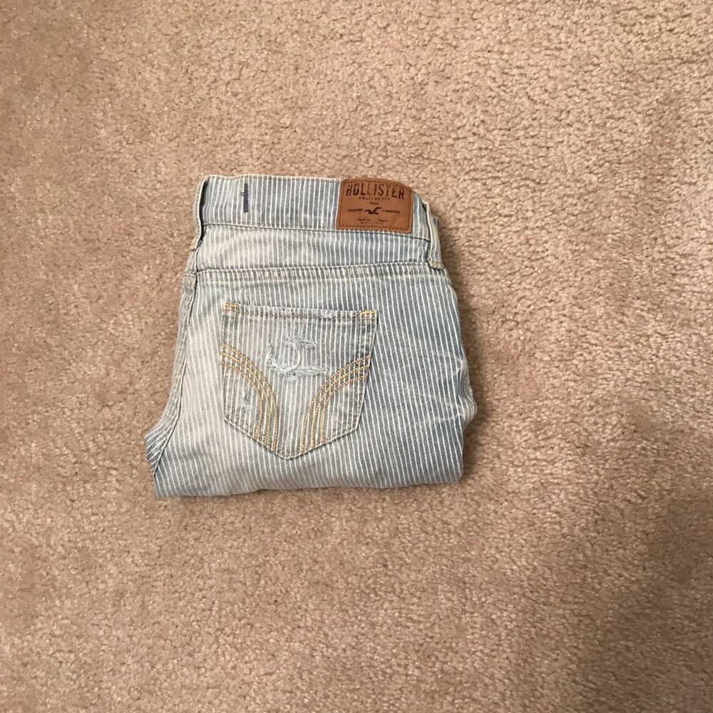 WEEKEND SALE HOLLISTER Destroyed Striped skinny jeans